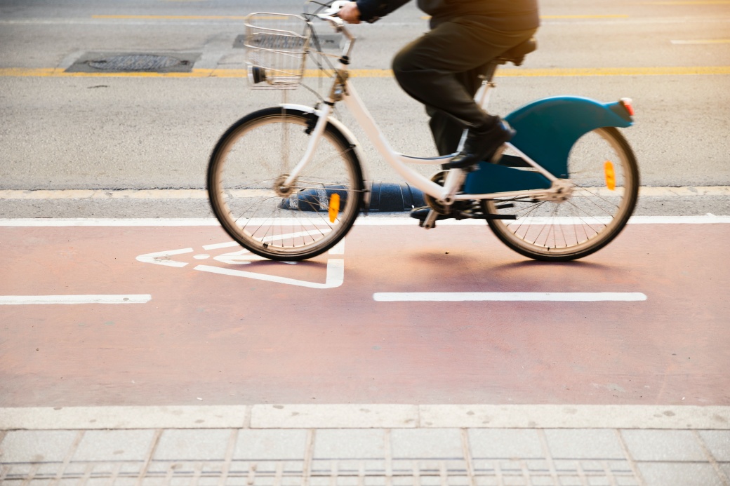 hhts-cycle-lane-with-cyclist-riding-bicycle