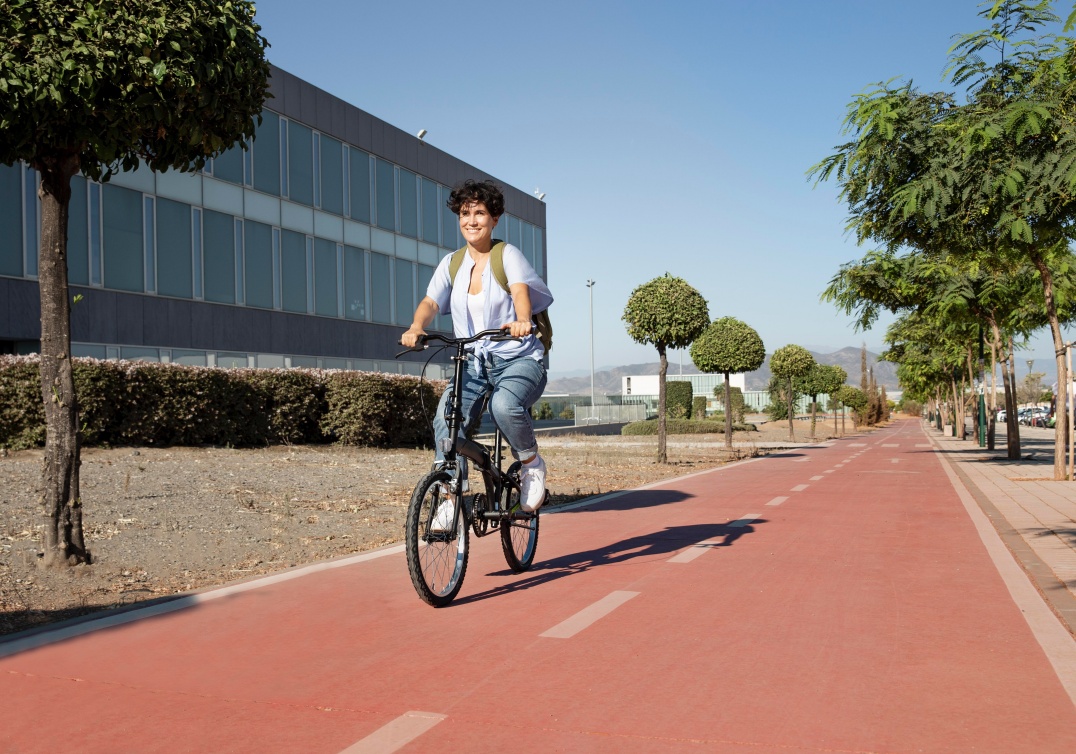 hhts-cycle-track-young-woman-using-her-folding-bike-1